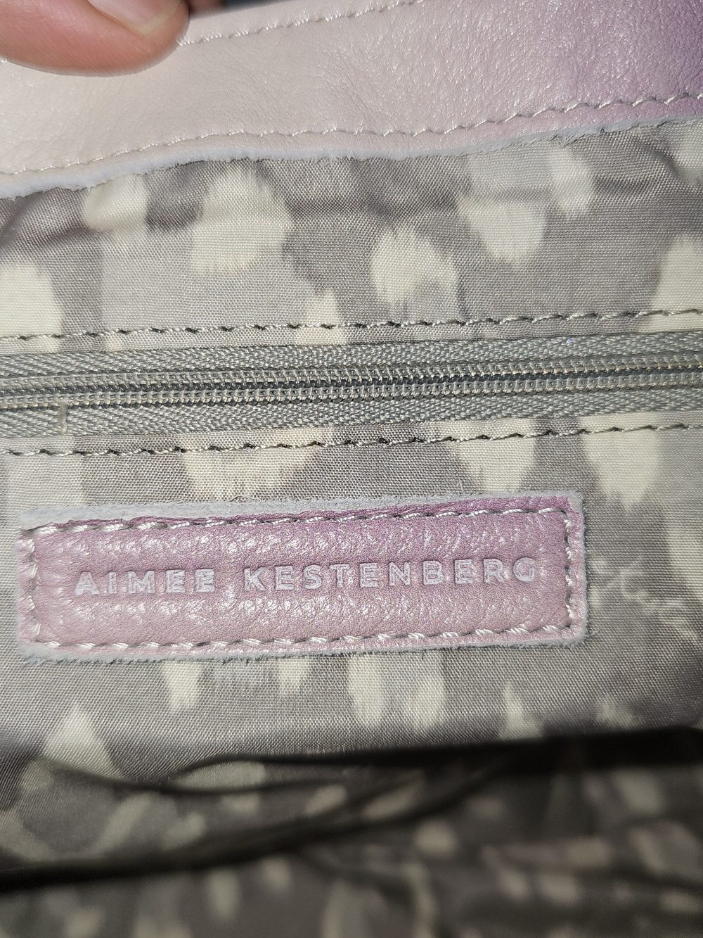 Aimee Kestenberg Pebble Leather Crossbody All For Love Aruba Ombre. - Picture 14 of 14